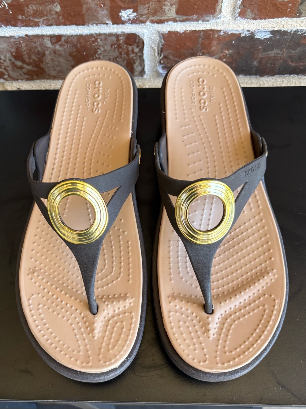 CROCS Sanrah Sandals Espresso Gold Beveled Circle Wedge Sandals Size 10